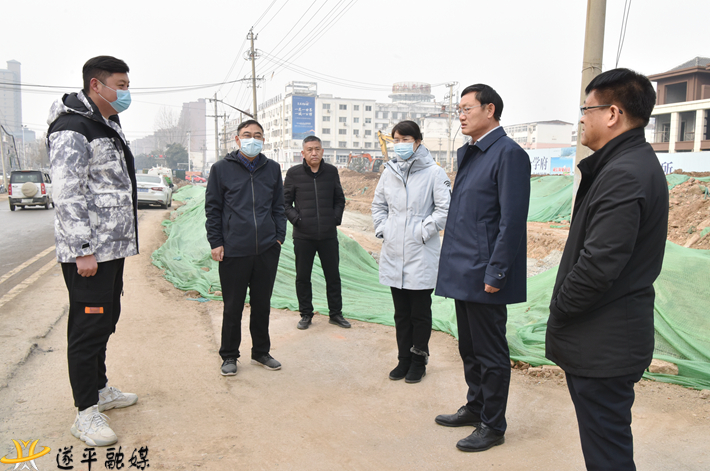 遂平县委书记县长侯蕴实地督导民生工程项目建设情况