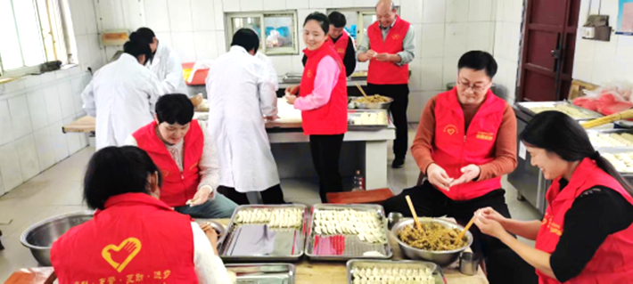 遂平县嵖岈山镇:重阳饺香传情暖夕阳 过节健康科普护安康357.png 遂平县嵖岈山镇:重阳饺香传情暖夕阳 过节健康科普护安康357.png