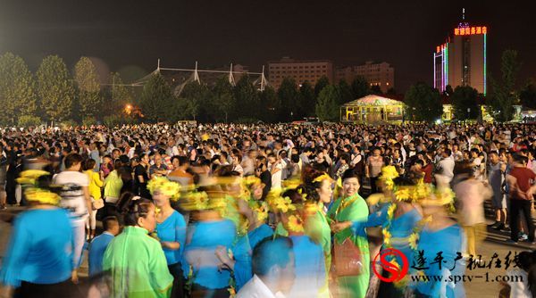 2014年遂平县全民健身广场舞大赛举行