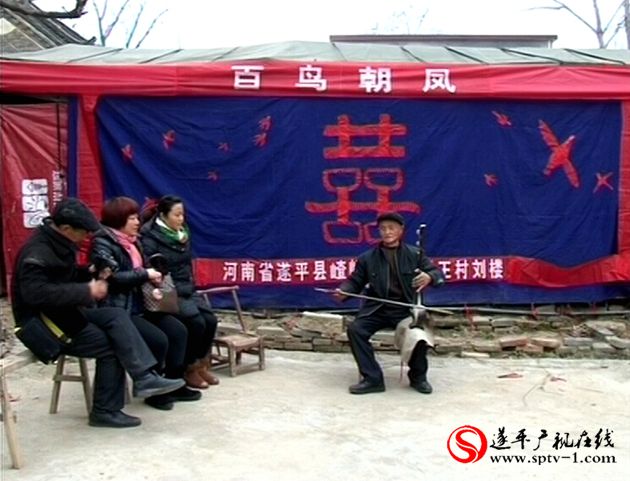 薛占伍老人“吹拉弹唱”演绎幸福晚年