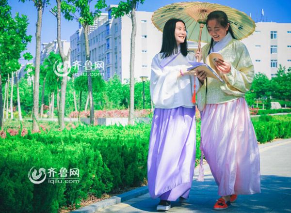 烟台一高校重温端午习俗 上演“汉服大片”