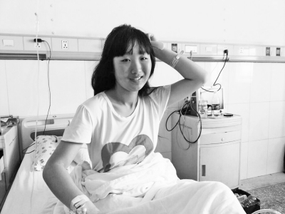 南阳18岁女孩右腿疯长成“象腿” 忍痛高考完后手术